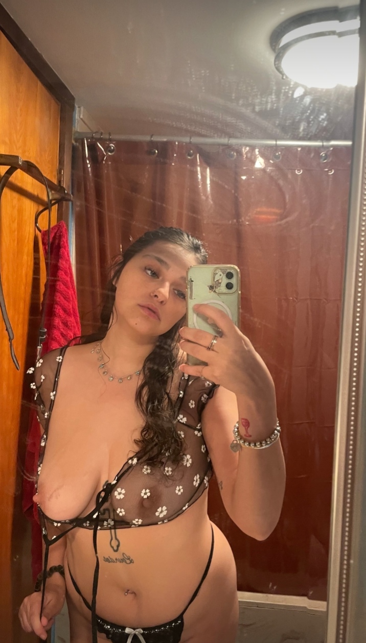 Aleea Farias leaked nudes